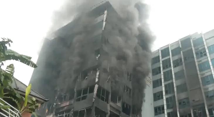 অশান্ত নেপাল: রাতেই অগ্নিসংযোগ করা হয় কাঠমাণ্ডুর নেপালি মিডিয়া আউটলেটে, সকালেও গলগল করে বেরোচ্ছে ধোঁয়া