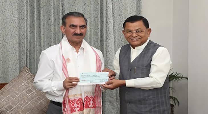 বন্যা কবলিত হিমাচলপ্রদেশের মুখ্যমন্ত্রীর হাতে ৫ কোটি টাকার চেক তুলে দিলেন অসমের মন্ত্রী, ব্যবহার হবে দুর্গতদের সাহায্যের কাজে