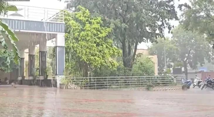অন্ধ্রপ্রদেশের তিরুপতিতে ব্যাপক বৃষ্টি, জলমগ্ন একাধিক এলাকা