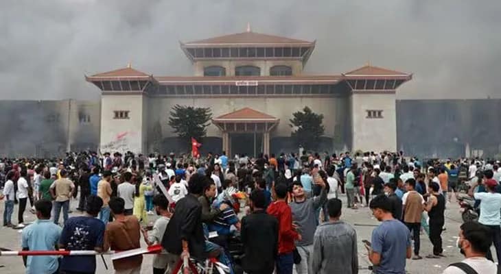 রুটি-রুজি বন্ধ, গৃহবন্দি বাঙালিরা ফিরতে চান