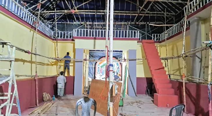 একান্নবর্তী পরিবার ভাঙার যন্ত্রণা ও হারানো নির্মাণশিল্পের খোঁজ মণ্ডপে, পুজোর মরশুমে শ্রীরামপুরে স্মৃতিচারণার ডাক