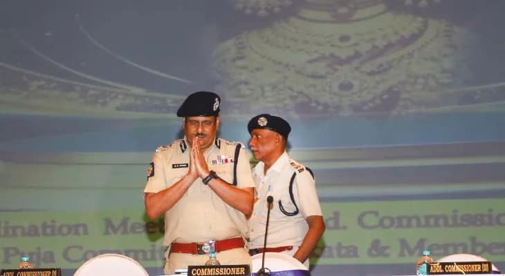 পুজোয় ভিড় নিয়ন্ত্রণে সিভিকদের অতিসক্রিয়তায় ক্ষুব্ধ উদ্যোক্তারা, সিপির কাছে রাস্তা, আলো নিয়েও অভিযোগ