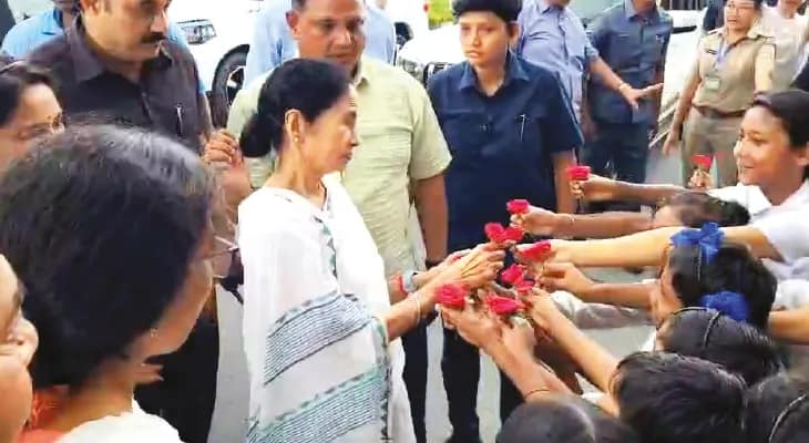 উত্তরের উন্নয়নে ৪০০ কোটি: মুখ্যমন্ত্রী, চা সুন্দরীর বাড়ি, পানীয় জল, রাস্তা, সেতুতে নজর রাজ্যের