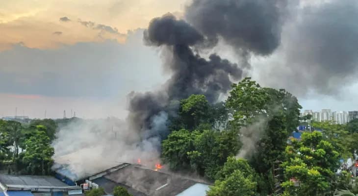 মধ্যমগ্রামে প্লাস্টিক প্রিন্টিং কারখানায় আগুন, আতঙ্ক