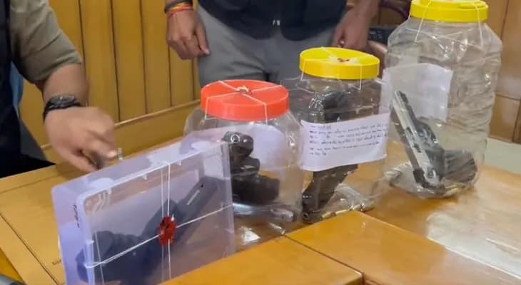 হরিয়ানার ভিওয়ানিতে ৩ জন কুখ্যাত দুষ্কৃতীকে গ্রেপ্তার করল এসটিএফ, উদ্ধার ৪টি পিস্তল এবং ২০ রাউন্ড কার্তুজ