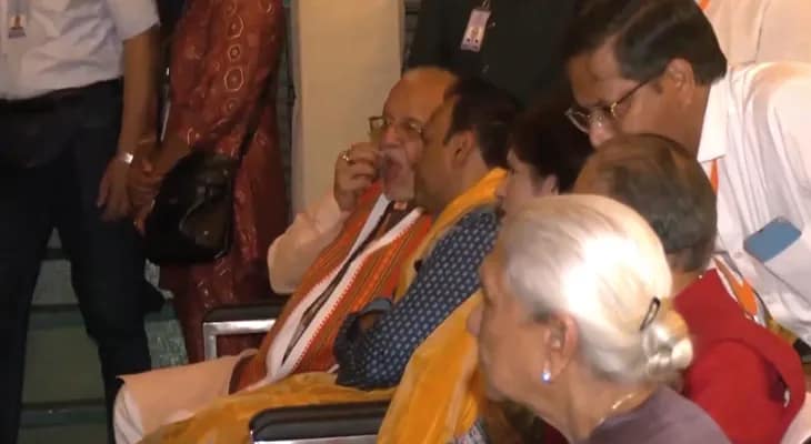 উত্তরপ্রদেশের বারাণসীতে গঙ্গা আরতি দেখলেন মরিশাসের প্রধানমন্ত্রী নবীন রামগুলাম