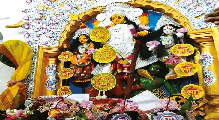 নবমীতে দেবীর ভোগে চ্যাংমাছ পোড়া, পান্তা, লালগড় রাজবাড়ির সর্বমঙ্গলাই দুর্গা, তরোয়ালে বর্গি নিধন