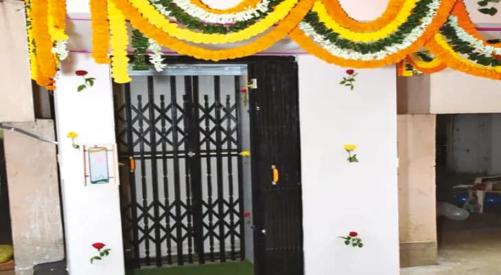 আবাসিকরা প্রবীণ, মেয়রের হস্তক্ষেপে এবার বহুতলে বসল লিফ্ট এবং ফুটব্রিজ