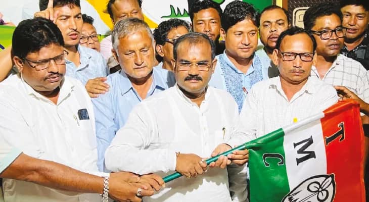 আরও একটি পঞ্চায়েত হাতছাড়া, পদ্ম শিবির ছেড়ে তৃণমূলে যোগদান প্রধানের