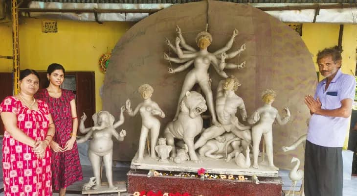 কুমিল্লায় শুরু হওয়া বণিকবাড়ির পুজো এখন ময়নাগুড়ির দেবীনগরপাড়ায়