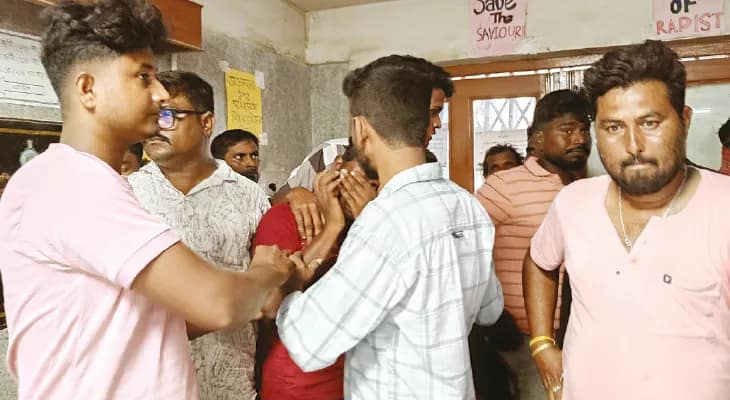‘ধস নামে, শ্রমিক মরে, টাকা কামায় মালিকরা’ নলহাটিতে ক্ষুব্ধ মৃতের স্বজনরা