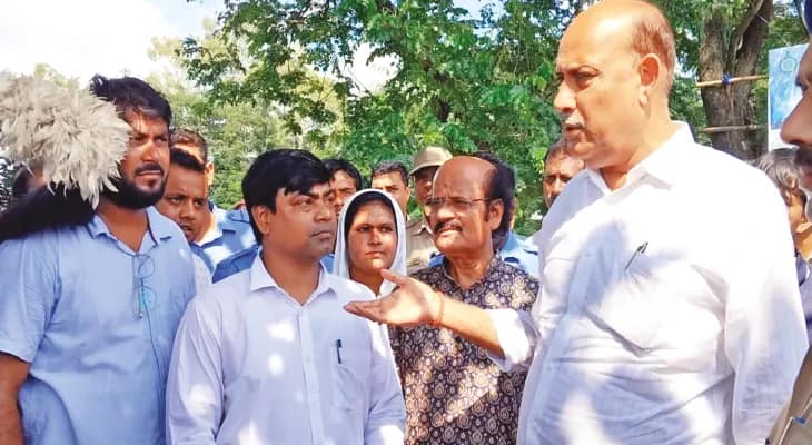 বড়ঞায় পাড়ার সমস্যার  সমাধানে ‘দুয়ারে মন্ত্রী’, বাসিন্দাদের দাবি মেটানোর চেষ্টা করলেন তৎক্ষণাৎ
