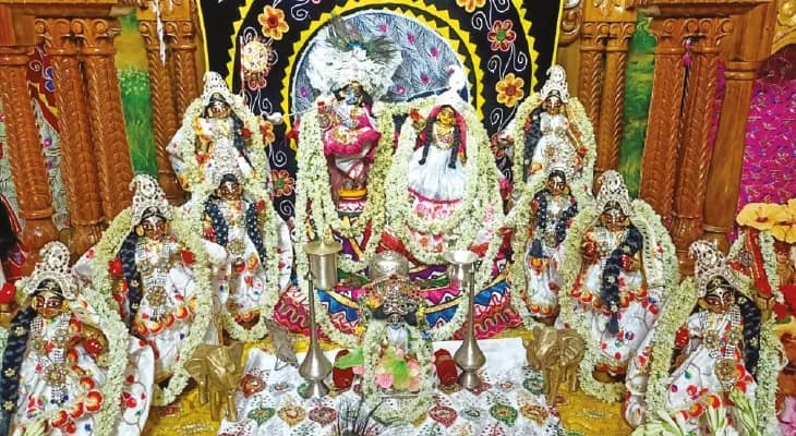 দেবী দুর্গাকে মদনগোপালের ভোগ দেওয়া হয় প্রাচীন মায়াপুরের মন্দিরে