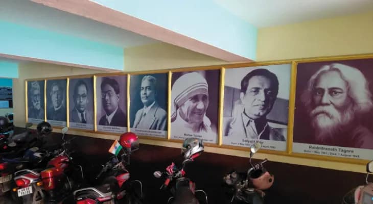দেশপ্রেম জাগাতে আবাসনের দেওয়ালজুড়ে মনীষীদের ছবি