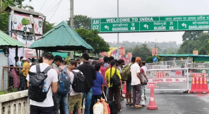 স্বাভাবিক হয়নি পানিট্যাঙ্কি বাজার সীমান্ত পারাপার করলেন ১০৭৫ জন