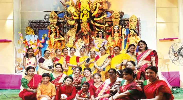 হেঁসেল সামলে মল্লিকপুরে পুজোর উদ্যোগ মহিলাদের