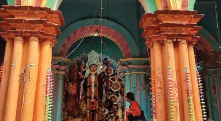 উদয়নারায়ণপুর: রুপোর বদলে স্বর্ণমুদ্রা, ভাগ্য ফেরার পর দুর্গাপুজো শুরু দোয়ারী পরিবারে