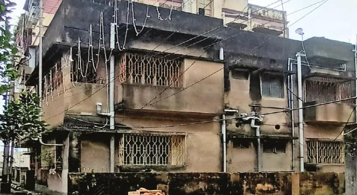 ২৮ বছর আগে বাংলায় লেখা বিল্ডিং প্ল্যানের প্রথম অনুমোদন, স্মৃতিমেদুর বিজয়গড়ের রায়চৌধুরী পরিবার ও এলবিএস