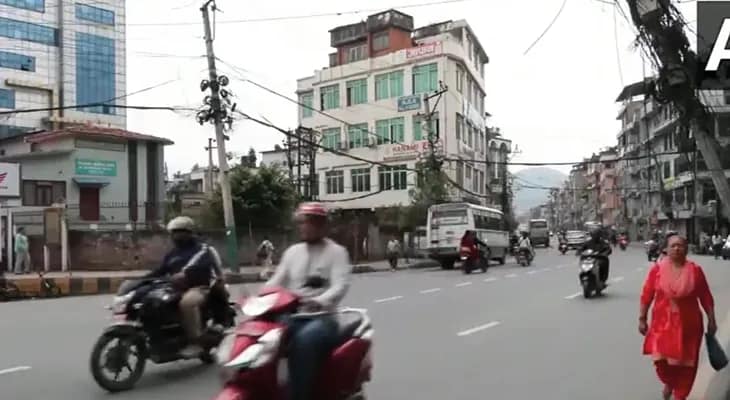 নেপালে ধীরে ধীরে স্বাভাবিক হচ্ছে জনজীবন