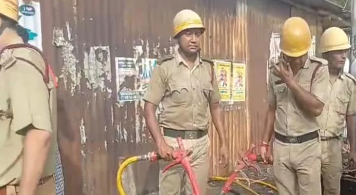 তারকেশ্বরে অগ্নিকাণ্ডের জেরে ক্ষতিগ্রস্ত একাধিক দোকান