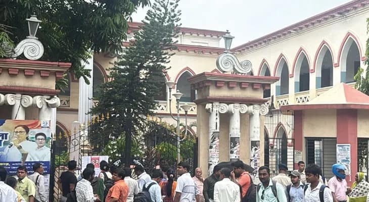 এসএসসি: মুর্শিদাবাদে প্রায় ১৯ হাজার পরীক্ষার্থী একাদশ ও দ্বাদশ শ্রেণির শিক্ষক নিয়োগের পরীক্ষায় বসছেন, পরীক্ষা কেন্দ্র মোট ৩৯টি