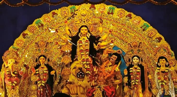 কুলটির গোঁসারা বুড়ি সর্বজনীনের পুজোয় প্রতিমার খরচ দেন ভক্তরা