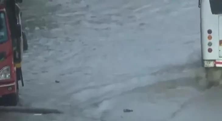 সাত সকালেই মুম্বইতে ভারী বৃষ্টি
