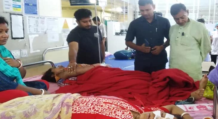 পূর্ব বর্ধমানের কালনার এসটিকেকে রোডে দুর্ঘটনা, ডাম্পারের সঙ্গে বাসের মুখোমুখি সংঘর্ষ, জখম ২২