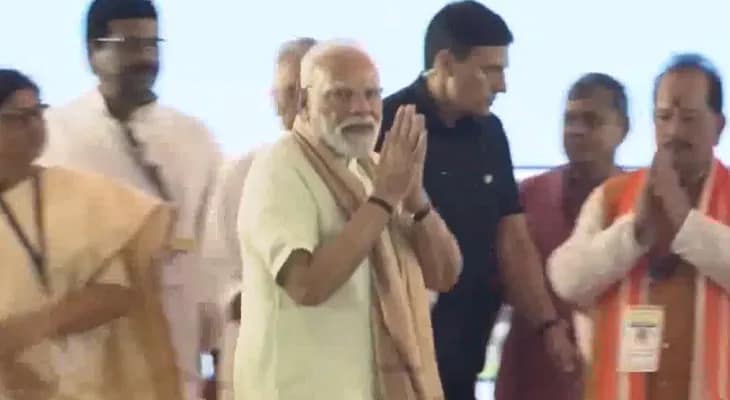 বিহারের পূর্ণিয়ার সভায় পৌঁছলেন প্রধানমন্ত্রী নরেন্দ্র মোদি