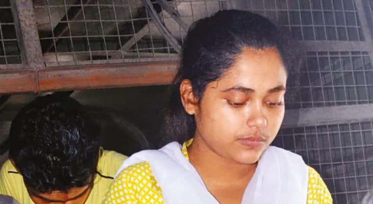 অশুভ শক্তির বিনাশে ‘মহিষাসুর বধ’ করবেন স্বামীর ‘খুনি’ মনুয়া