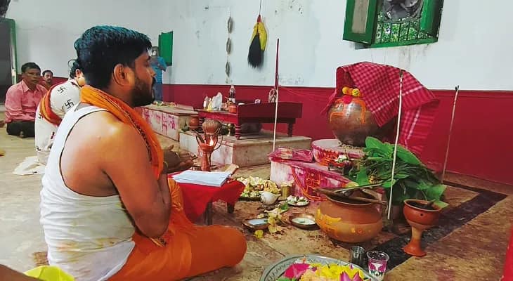 ৩৫০ বছরের রীতি মেনে কৃষ্ণা নবমী তিথিতে পাহাড়পুর চণ্ডীমণ্ডপে শুরু সিংহবাহিনী পুজো