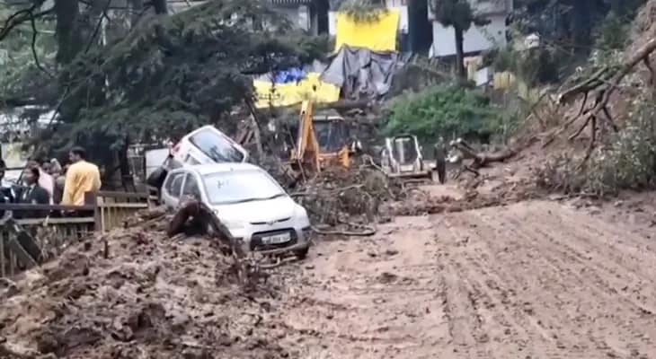 গতকাল রাতের প্রবল বৃষ্টির জেরে হিমাচলপ্রদেশের বিভিন্ন স্থানে ধস
