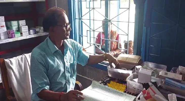 অমরপুরে সুস্বাস্থ্যকেন্দ্র গড়ার কাজ থমকে, ডাক্তার না থাকলে রোগী দেখেন ফার্মাসিস্ট, ক্ষোভ
