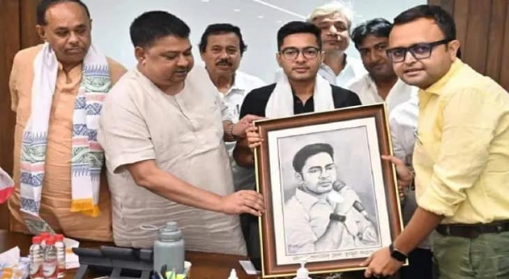 বসিরহাট সাংগঠনিক জেলা নেতৃত্বের সঙ্গে আলোচনায় অভিষেক, বিভিন্ন বিধানসভায় ব্লক স্তরের সংগঠন নিয়ে তীব্র মতপার্থক্য তৃণমূলের বৈঠকে