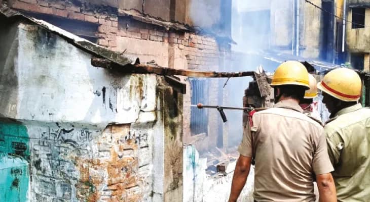 শর্ট সার্কিট থেকে আগুন শ্রীরামপুরের সুতো কারখানায়