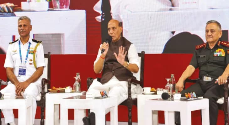 প্রথাগত যুদ্ধ অতীত, সমস্ত পরিস্থিতির  জন্য তৈরি থাকার বার্তা প্রতিরক্ষামন্ত্রীর