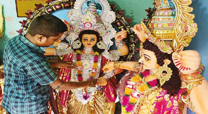বিষাদভরা মনে বিশ্বকর্মা পুজোর স্মৃতিতে ডুবে সিউড়ির বন্ধ রড কারখানার শ্রমিকরা