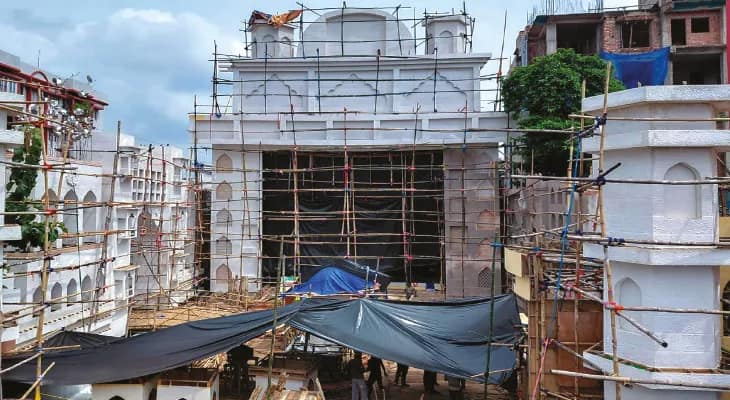 ২৪ ফুটের প্রতিমায় নজর কাড়বে শান্তি ভারতী পরিষদ