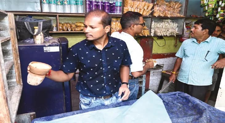 কারখানায় মিষ্টি খাচ্ছে আরশোলা, ফ্রিজে ছত্রাক পুজোর আগে খাদ্য সুরক্ষা দপ্তরের অভিযান