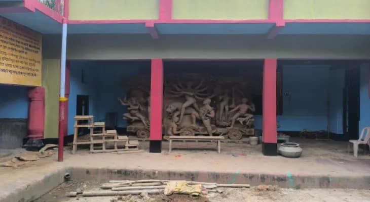 সপ্তমীতে বন্দুক থেকে গুলি ছোড়ার রীতি পালন নিয়ে চিন্তায় তিলাসন জমিদার বাড়ি