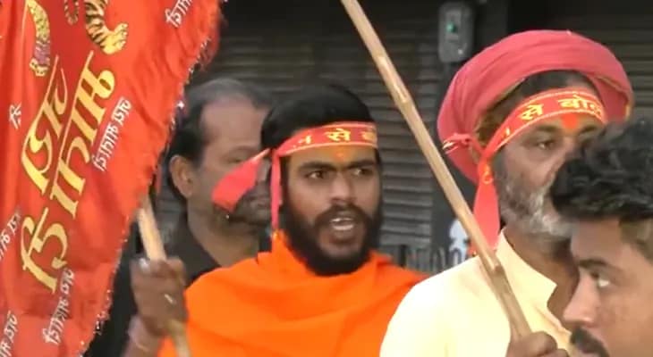 খারাপ আবহাওয়ার কারণে ২২দিন ধরে বন্ধ ছিল বৈষ্ণো দেবী যাত্রা, আজ, বুধবার থেকে ফের শুরু হওয়ায় মন্দিরে পৌঁছেছেন পুণ্যার্থীরা