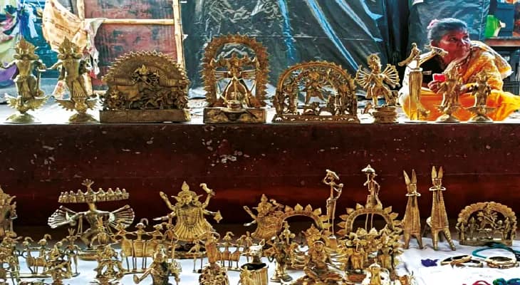 পুজোয় মেলেনি অর্ডার, হতাশ দ্বারিয়াপুরের ডোকরা শিল্পীরা