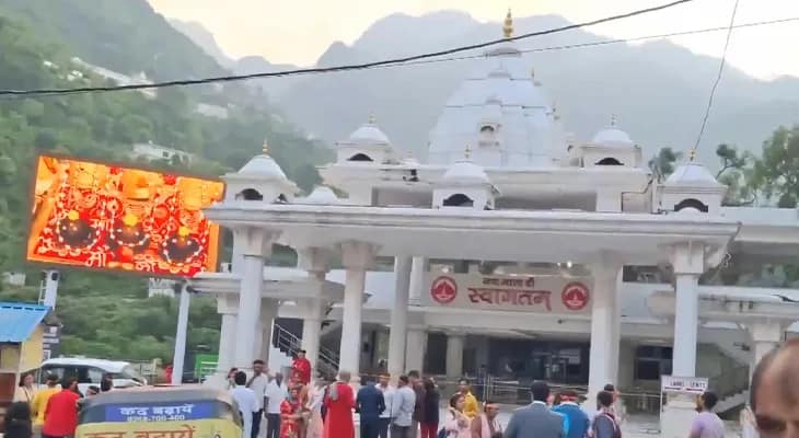 পুনরায় শুরু হল বৈষ্ণোদেবী যাত্রা, রেজিস্ট্রেশনের জন্য লম্বা লাইন