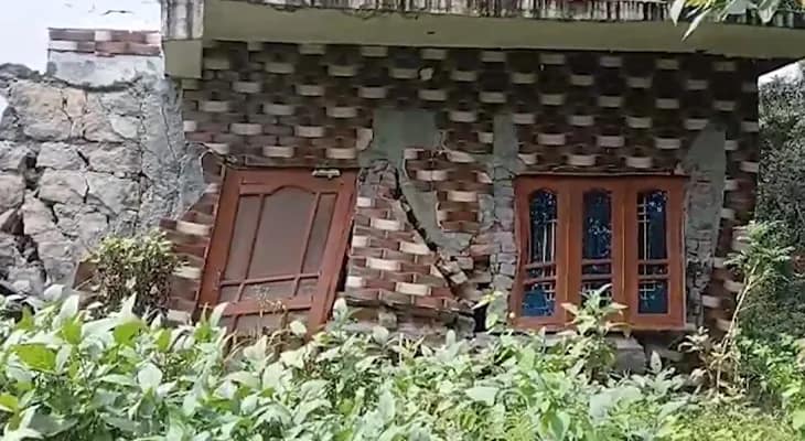 ভারী বৃষ্টিতে হিমাচলের কাংরায় ক্ষতিগ্রস্ত ১৩টি বাড়ি, হতাহতের খবর নেই