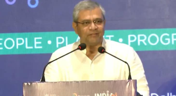 দিল্লিতে সভায় বক্তব্য রাখছেন কেন্দ্রীয় মন্ত্রী অশ্বিনী বৈষ্ণব