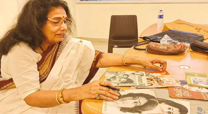 মহালয়ায় গান গাইবেন আরতি