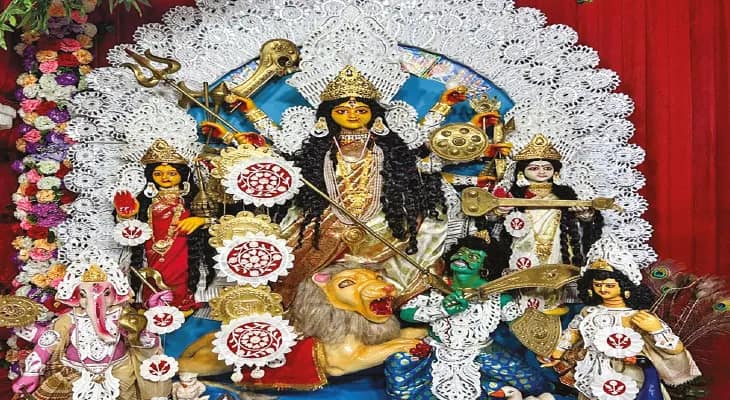 ভদ্রকালীর মাটি দিয়েই তৈরি হয় একচালার দুর্গা মূর্তি, ভোগে দেওয়া হয় ইলিশ, শালুকের চাটনি