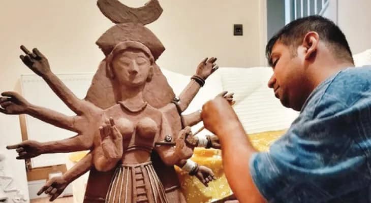 জীবনযাত্রার খরচ বৃদ্ধির মধ্যেও ব্রিটেন সহ ইউরোপের বহু জায়গায় প্রথমবার দুর্গাপুজো