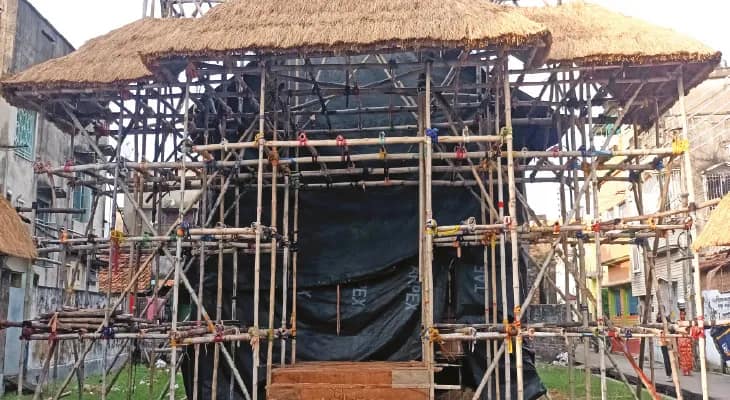 কৃষ্ণরূপে হাজির হবেন দেবী দশভুজা, কোথাও সোনায় মোড়া প্রতিমার চমক