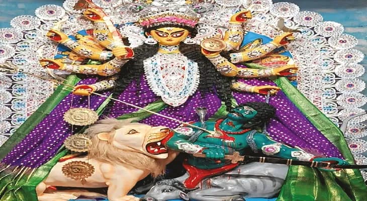 রায়বাড়ির পুজোয় থাকে না লক্ষ্মী ও সরস্বতী, গ্রাম্য নারীর বেশে পুজো চেয়েছিলেন দেবী মহামায়া